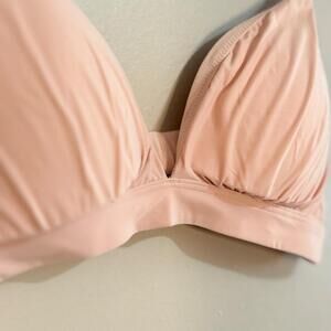 4/$20🏝️ Free Fwd Cream Buttery Soft Wireless Bra Molded Cups